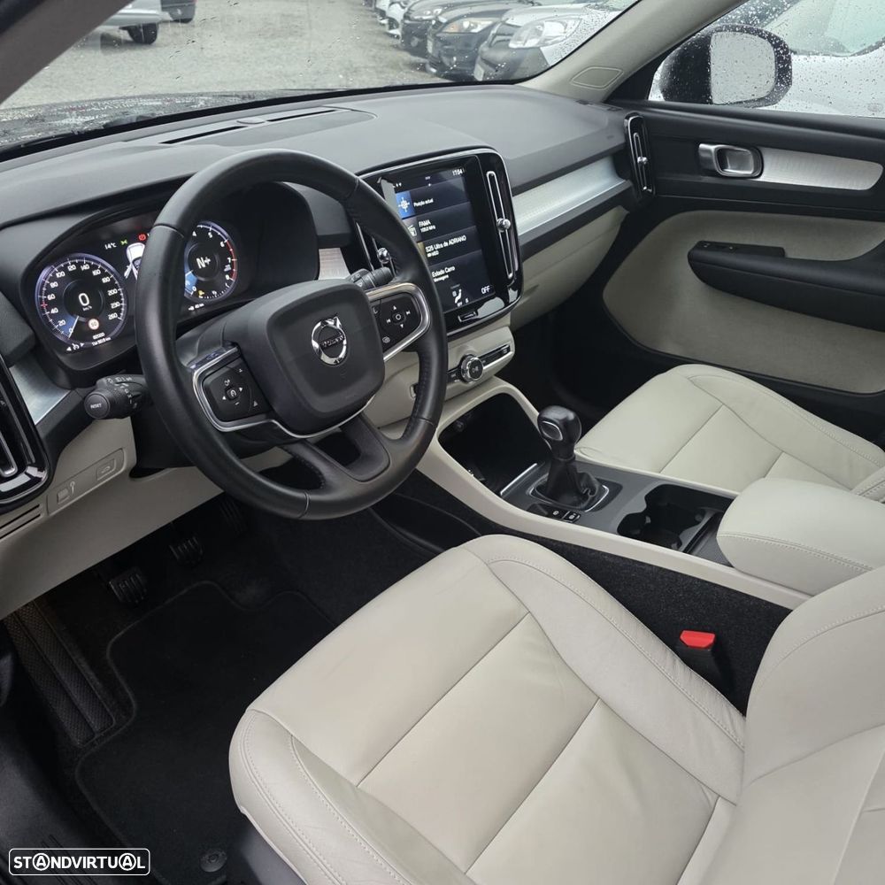 Volvo XC 40 1.5 T3 Momentum Tech Edition - 5