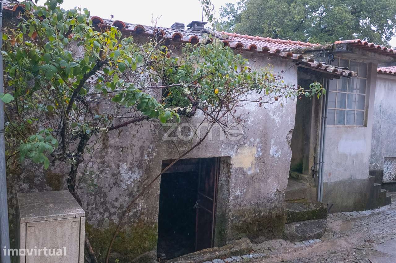 Moradia T2 para reconstrução - Grande imagem: 2/19
