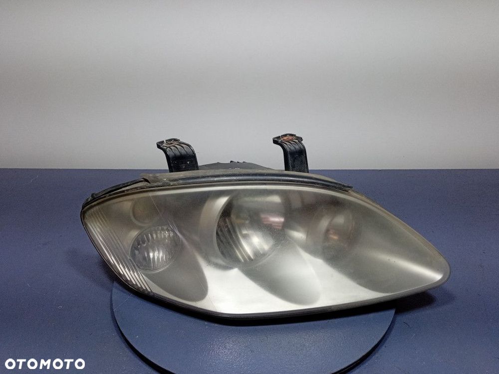 SSANGYONG RODIUS I REFLEKTOR PRAWY PRZÓD LAMPA PRZEDNIA - 1