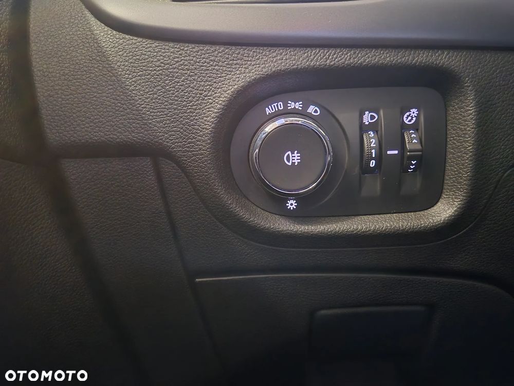 Opel Astra V 1.2 T Elegance S&S - 28