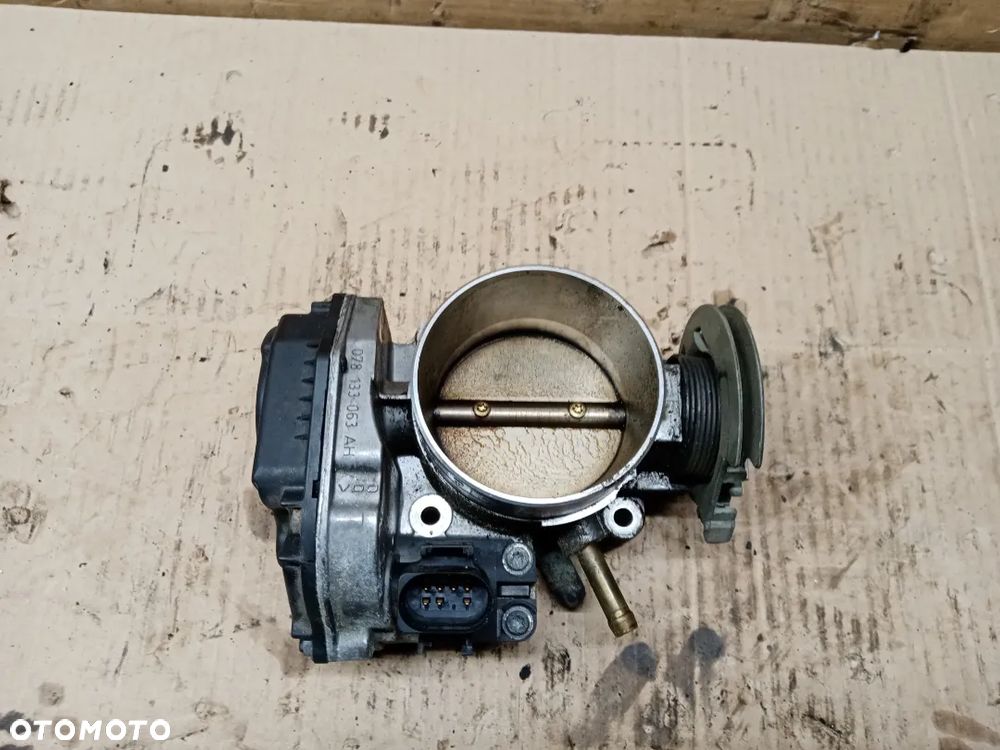 Przepustnica Audi A6 C5 2.8 078133063AH - 2