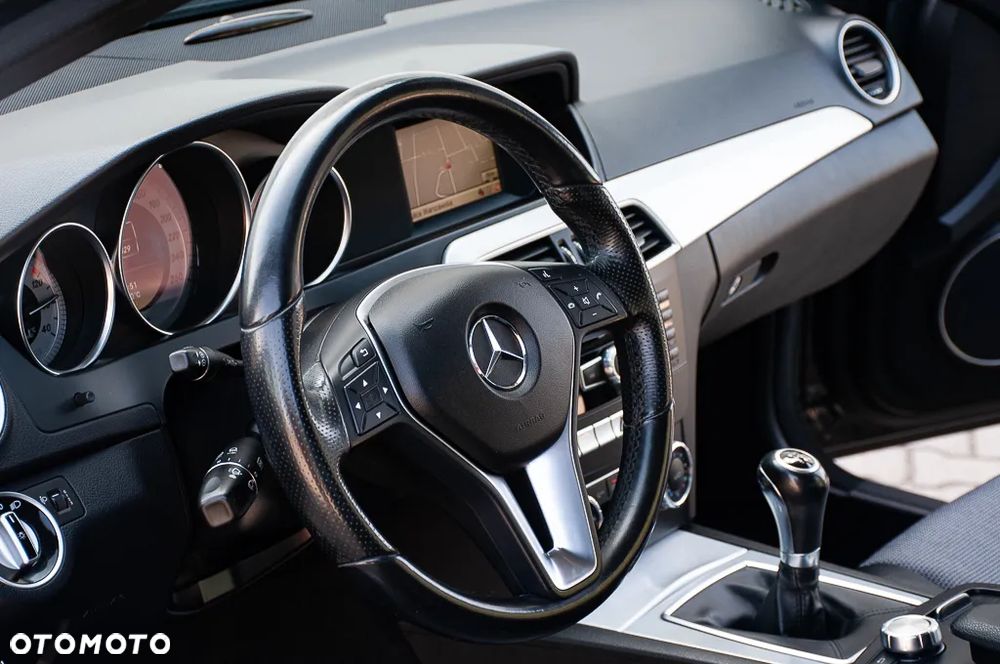 Mercedes-Benz Klasa C 180 T BlueEFFICIENCY Avantgarde - 23