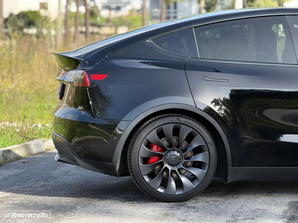 Tesla Model Y Performance Dual Motor AWD - 11