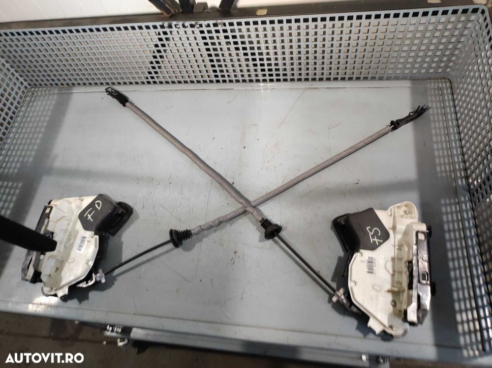 Broasca fata stanga dreapta volkswagen vw polo 5k1837016b - 1