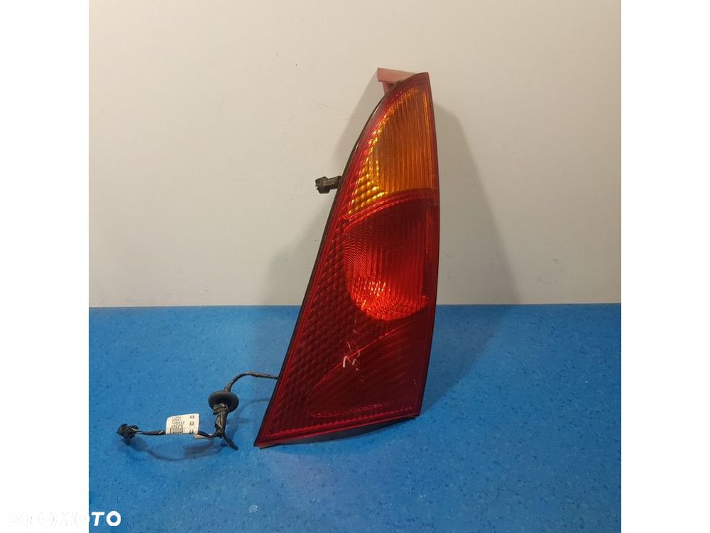 FORD FOCUS MK1 HB 5D LAMPA TYŁ PRAWA ZEWNĘTRZNA - 1
