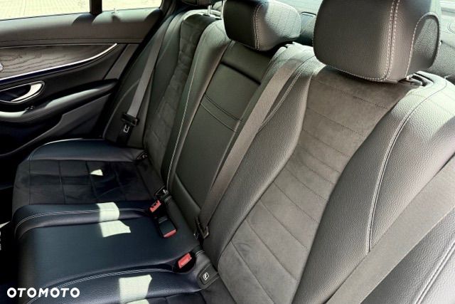 Mercedes-Benz Klasa E 400 4-Matic 9G-TRONIC - 28