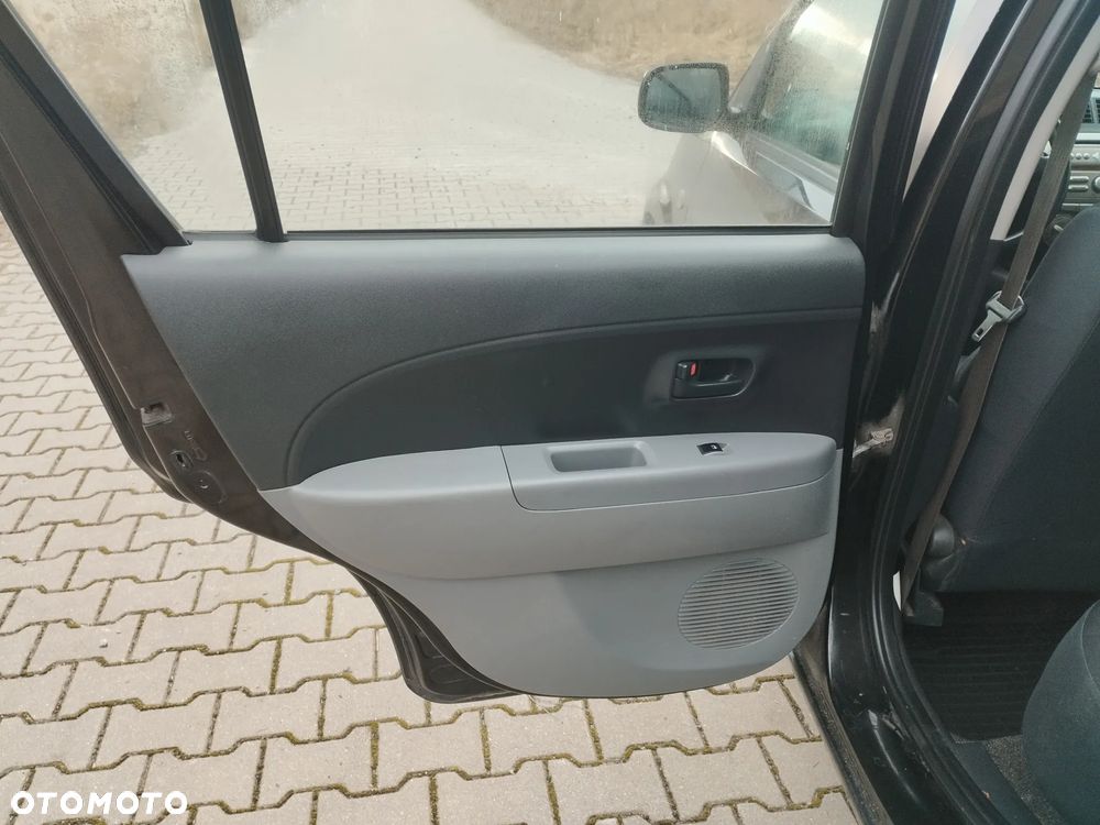 Daihatsu Sirion - 11