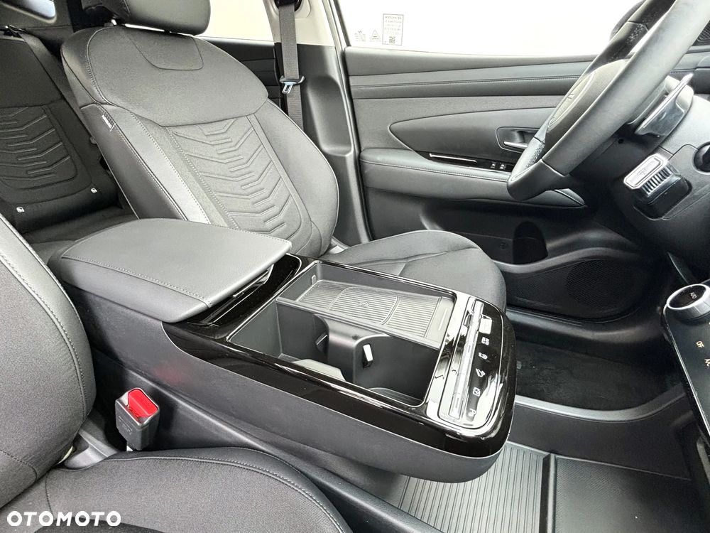 Hyundai Tucson 1.6 T-GDi HEV Executive 2WD - 17