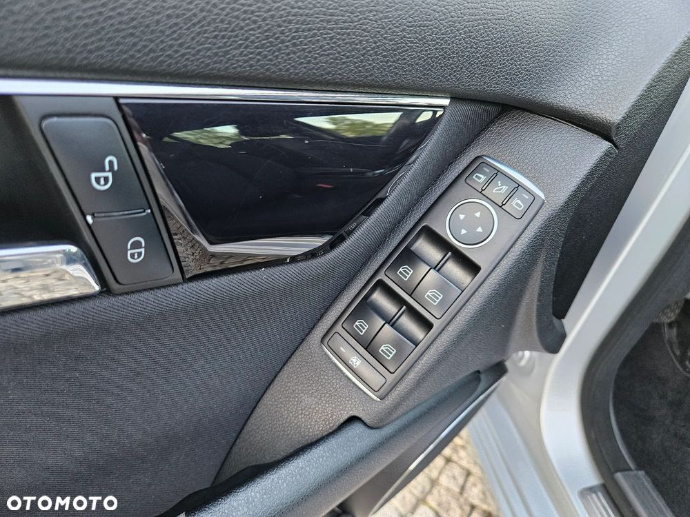 Mercedes-Benz Klasa C 200 CGI BlueEFFICIENCY Elegance - 20