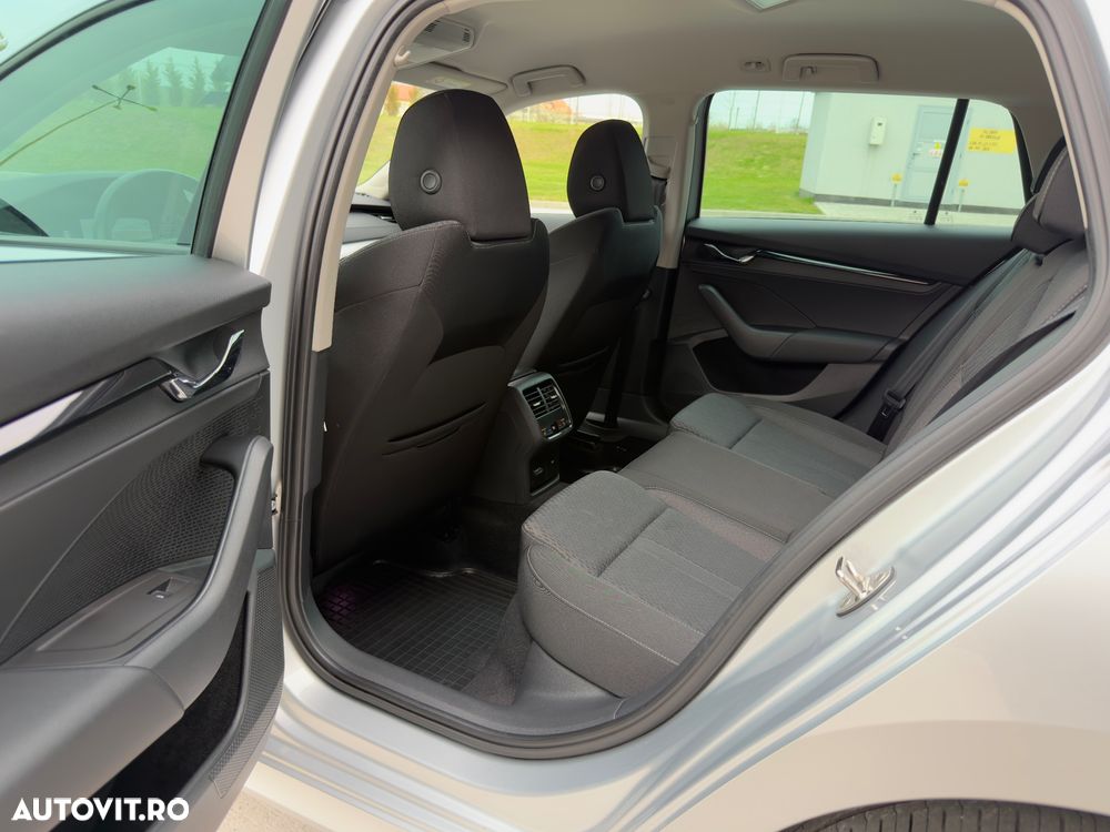 Skoda Octavia 2.0 TDI DSG Clever - 24