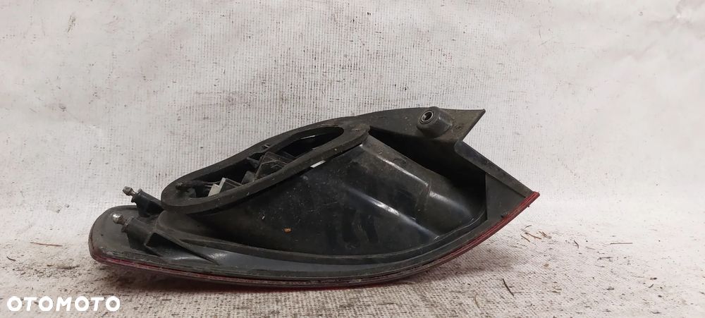 .  TYL TYLNA LAMPA PRAWA FIAT CROMA 2 - 4