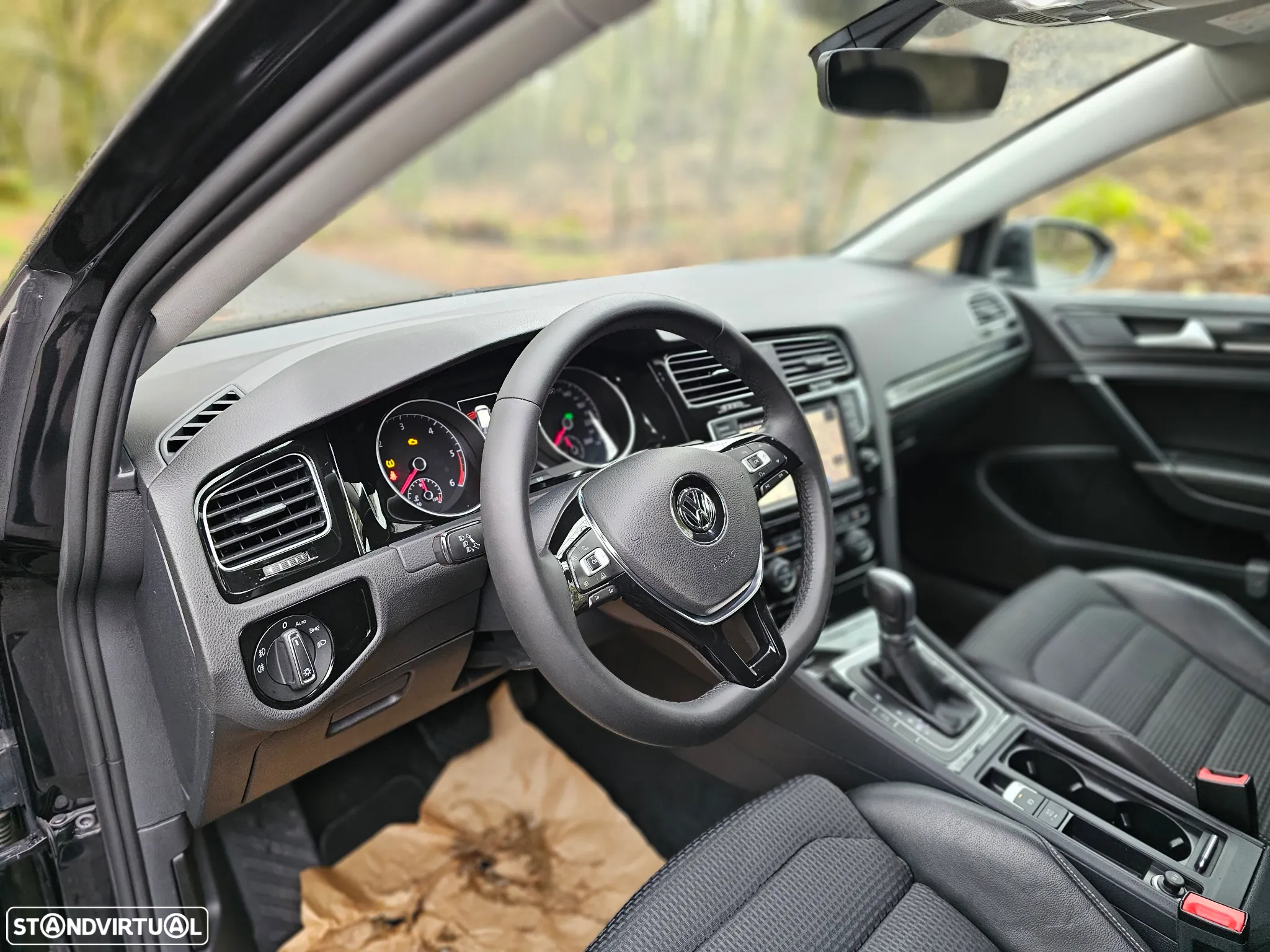 VW Golf Variant 1.6 TDi Highline DSG - 14