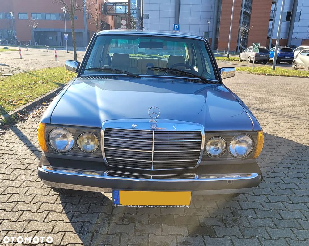 Mercedes-Benz W123 - 1
