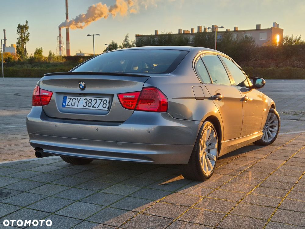 BMW Seria 3 320i - 5