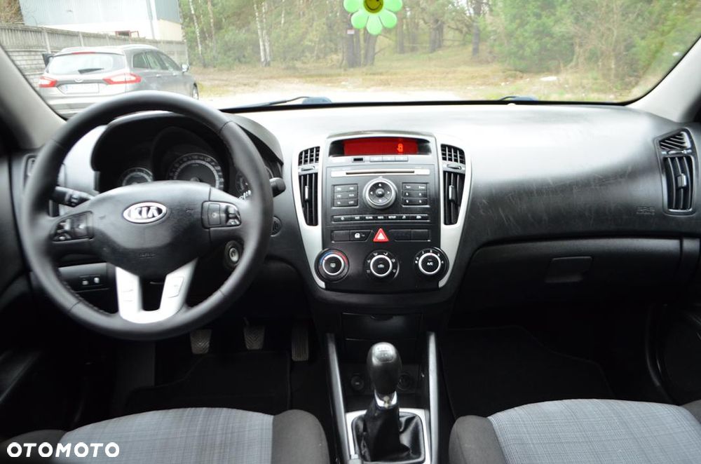 Kia Ceed 1.6 Comfort - 22