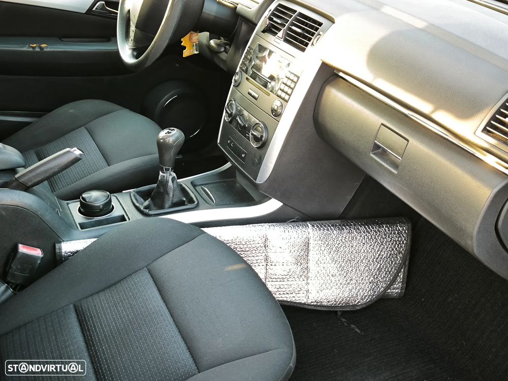 Mercedes-Benz B 180 CDI — fotografia 7