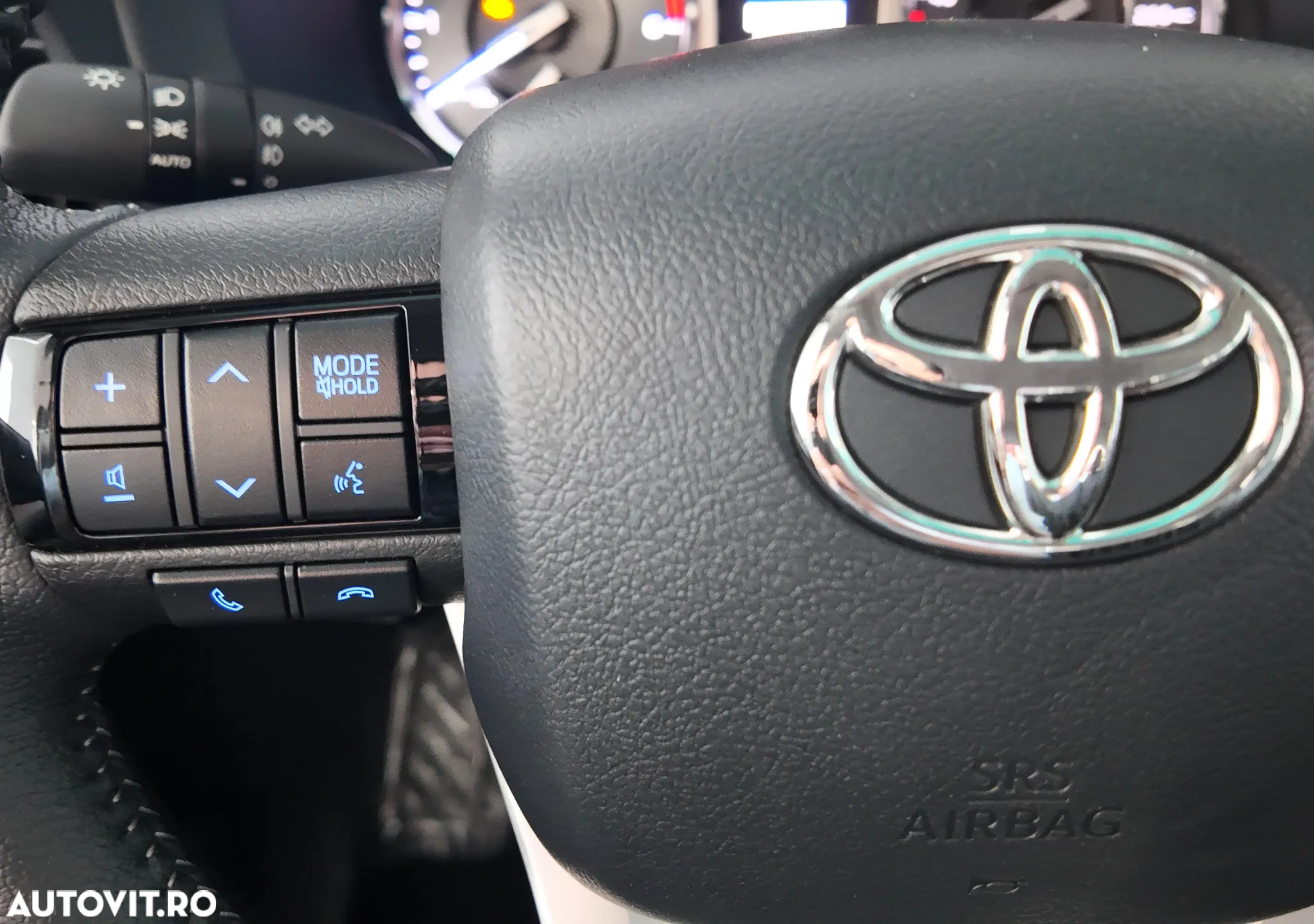 Toyota Hilux 2.4D 150CP 4x4 Double Cab AT Executive - 16