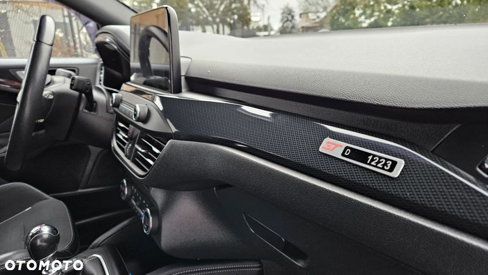 Ford Focus 2.0 EcoBlue S&S ST mit Styling-Paket - 31