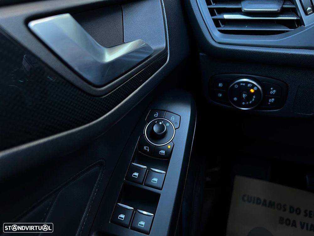 Ford Focus 1.0 EcoBoost MHEV ST-Line X - 40