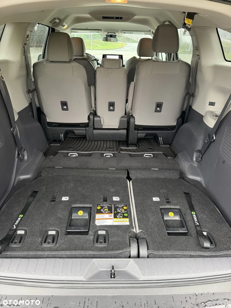 Toyota Sienna - 6