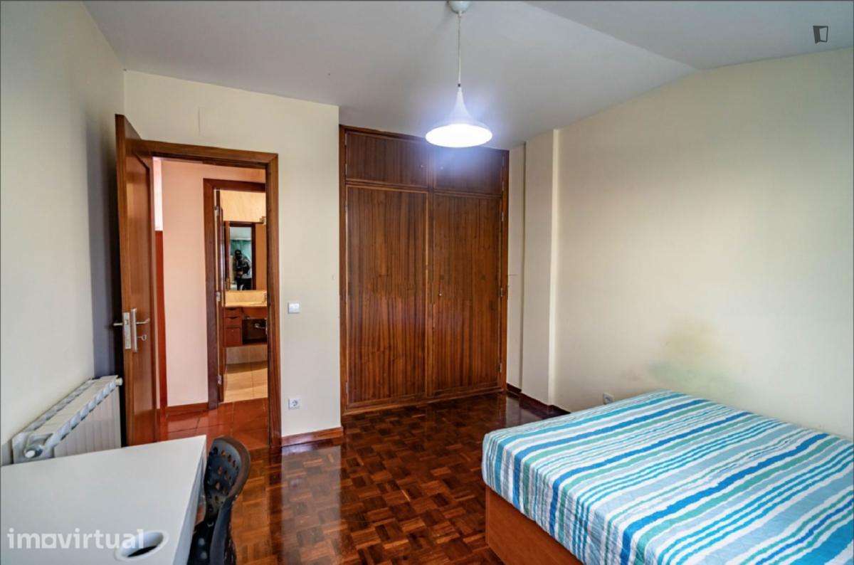 Quarto - localizado em  Coimbra - Grande imagem: 3/14