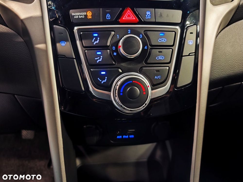 Hyundai i30 blue 1.4 YES Gold - 11