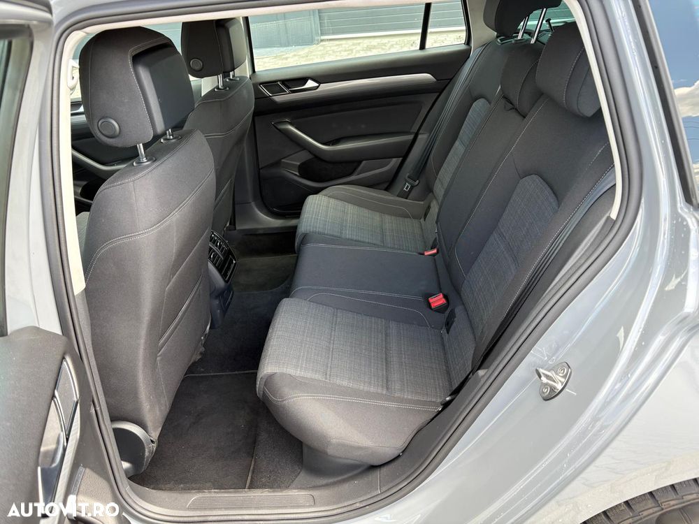 Volkswagen Passat - 12