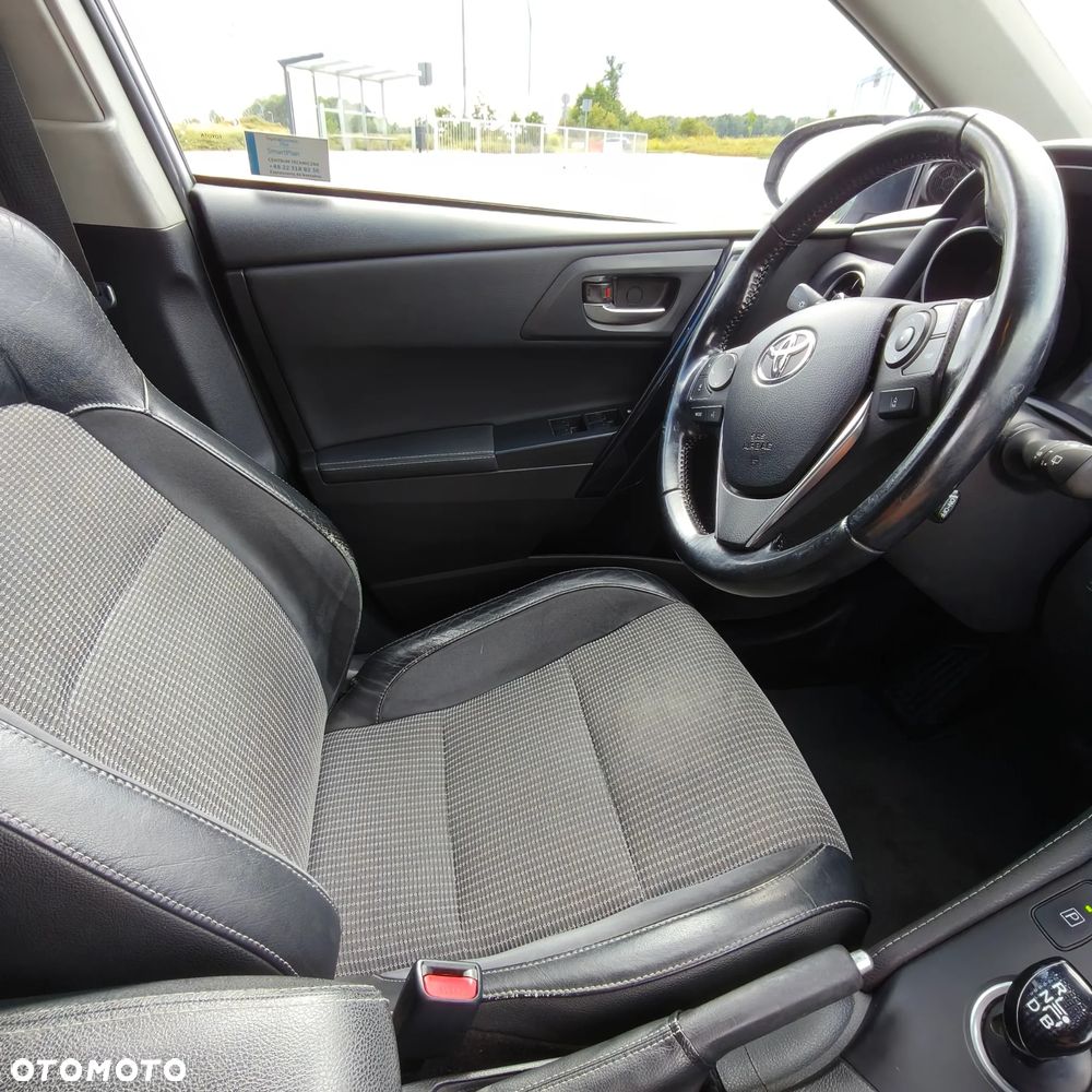 Toyota Auris Hybrid 135 Prestige - 26