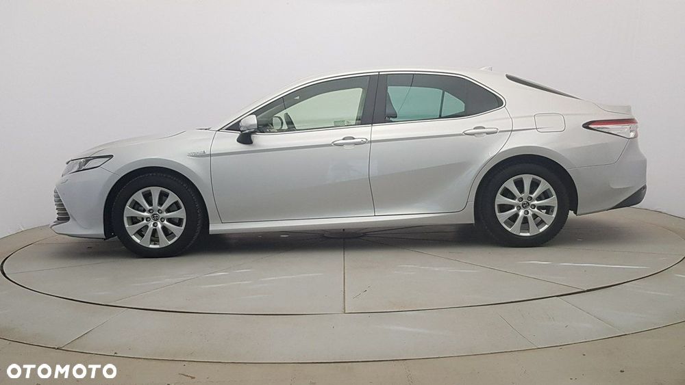 Toyota Camry - 4