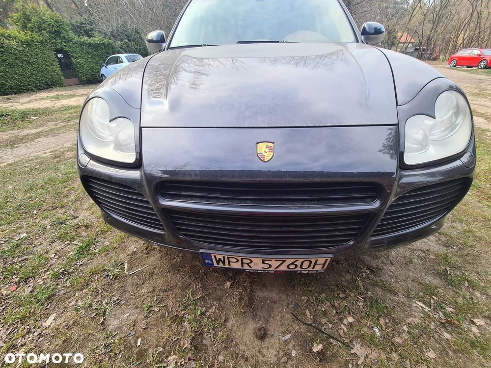 Porsche Cayenne - 1