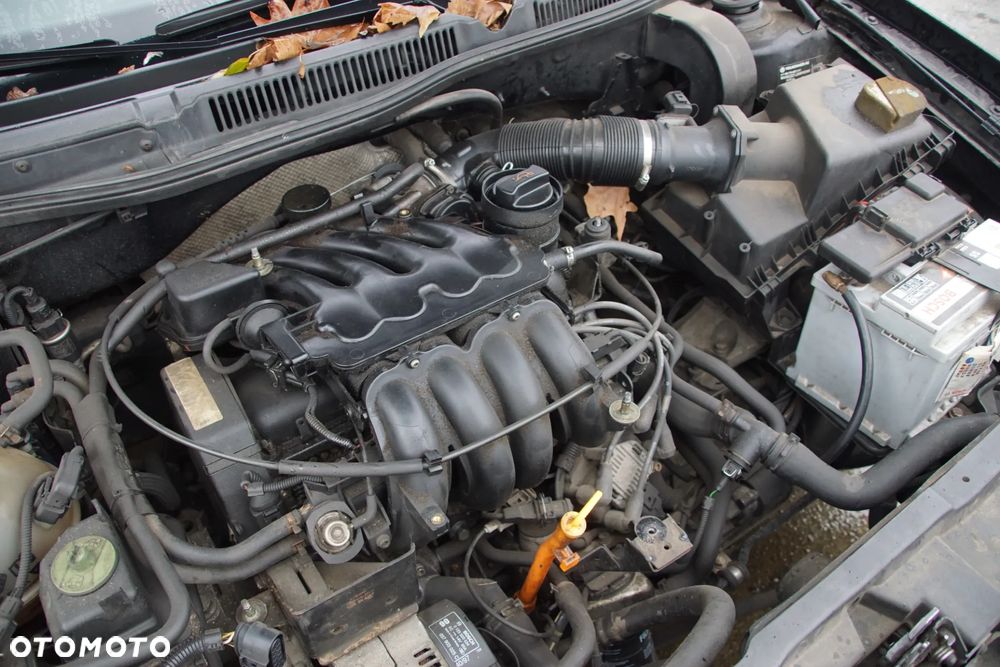 Auto na części - Volkswagen Golf IV 1.6 8V 101 KM AKL DLP L041 1997R Silnik Skrzynia Drzwi Maska Klapa Zderzak Błotnik Lusterko Klamka Lampa Deska Kokpit Sterownik Moduł Czujnik Kierownica - 16