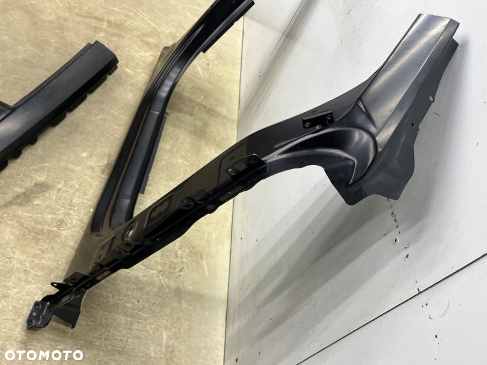 Poszycie Lamborghini Urus 18r.- prawy próg słupek A B środkowy ćwiartka rama drzwi reperaturka NOWA - 5