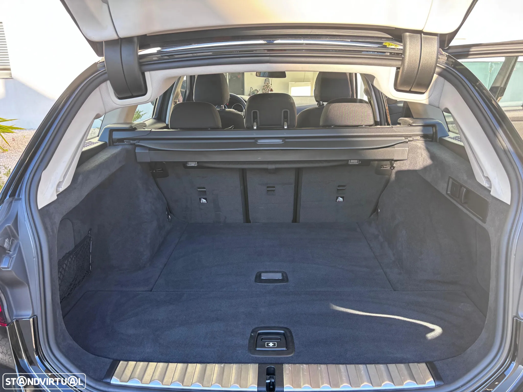 BMW 318 d Touring Essence - 14