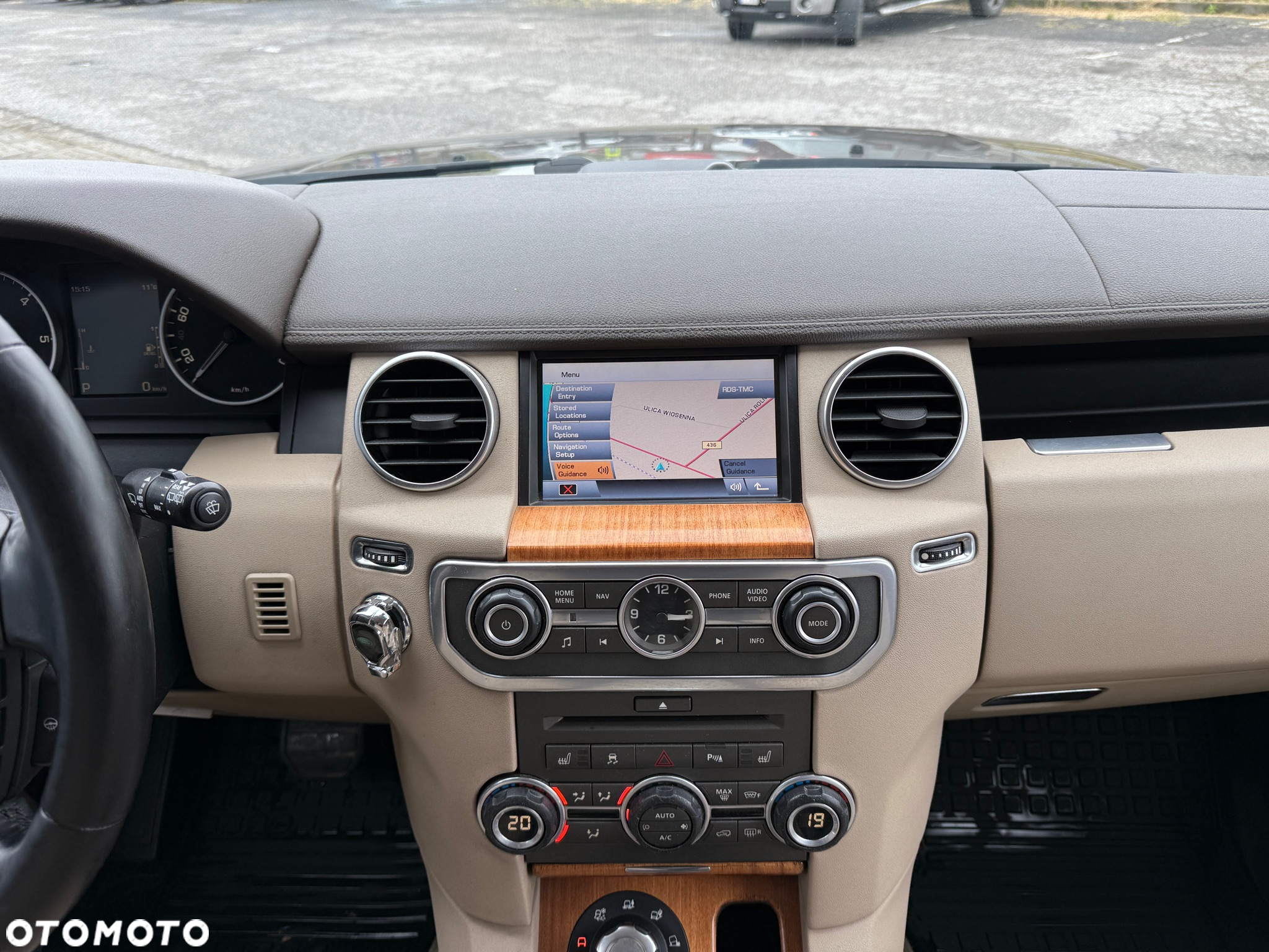 Land Rover Discovery IV 3.0D V6 HSE - 23