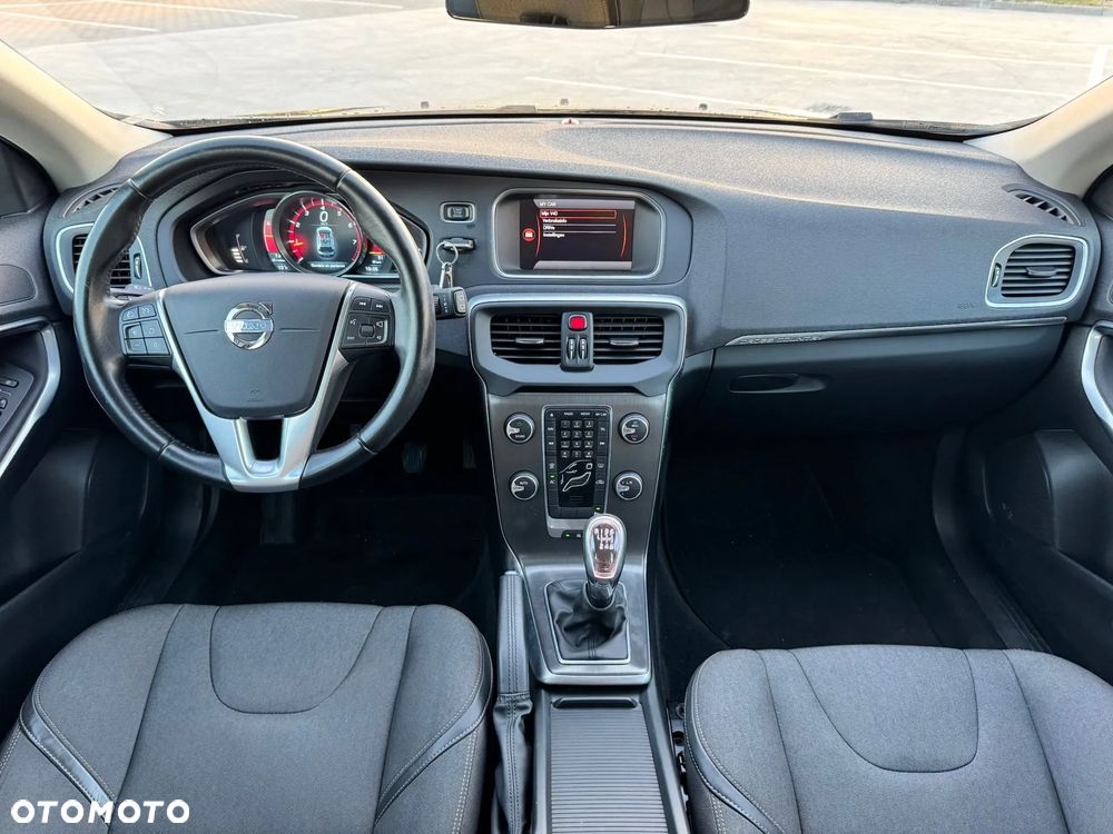 Volvo V40 T4 R-Design - 11