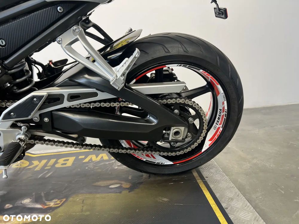 Yamaha FZ - 16