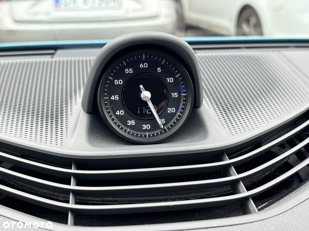 Porsche Taycan - 41