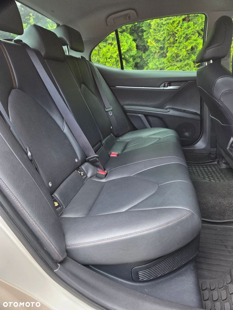 Toyota Camry 2.5 Hybrid Comfort CVT - 25