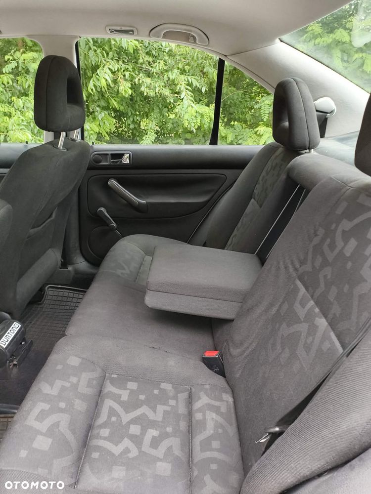 Volkswagen Bora Variant 1.6 - 8