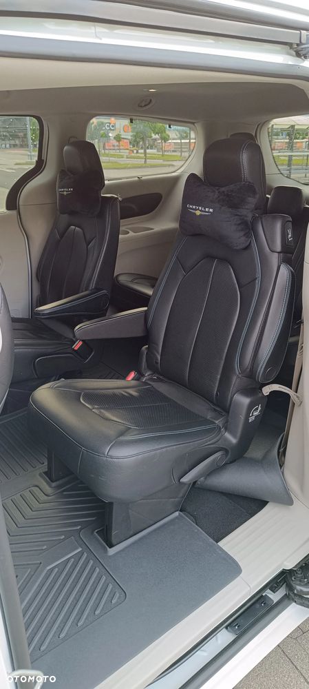 Chrysler Pacifica - 12