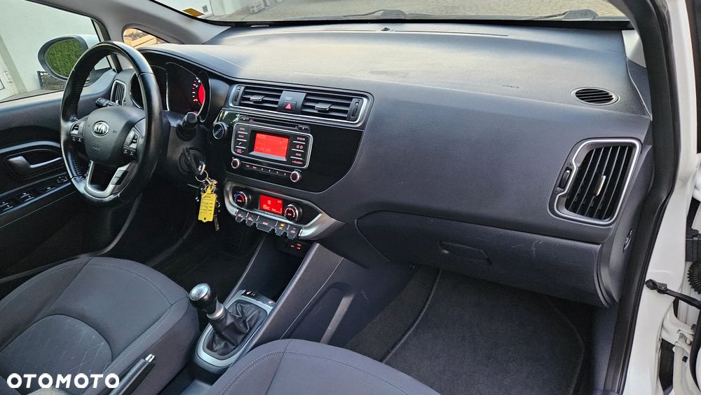 Kia Rio 1.2 L Business Line - 32