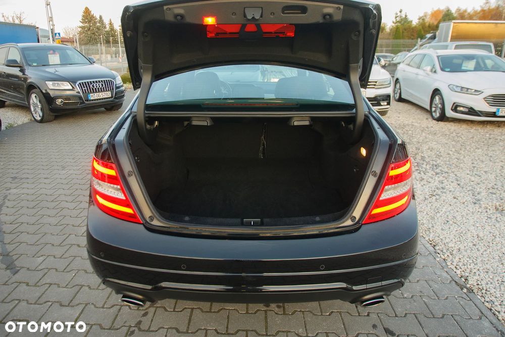 Mercedes-Benz Klasa C 350 CDI DPF (BlueEFFICIENCY) 7G-TRONIC Avantgarde - 35