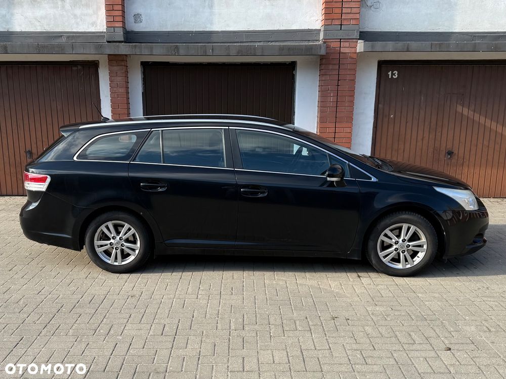 Toyota Avensis 1.8 Luna - 1