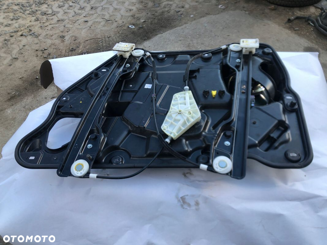 FIAT FREEMONT PODNOŚNIK SZYBY LEWY PRZÓD EU - 2
