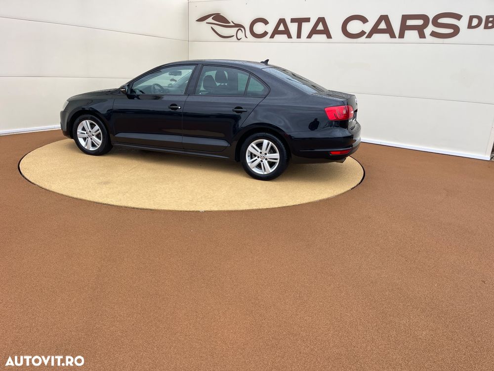 Volkswagen Jetta 1.6 TDI DSG Comfortline - 9