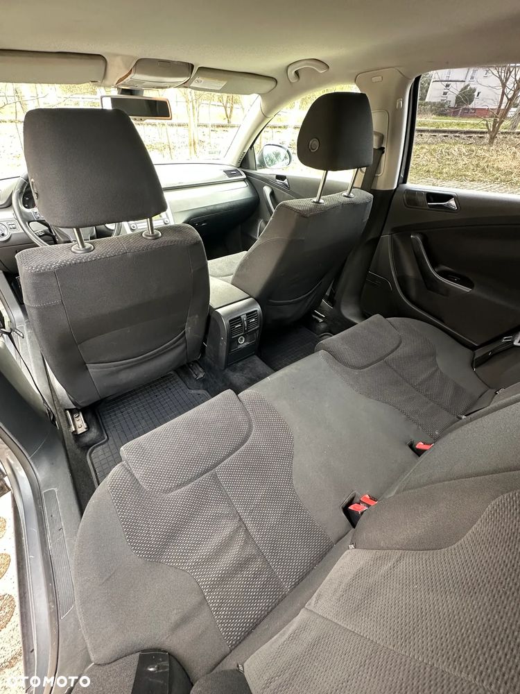Volkswagen Passat - 13
