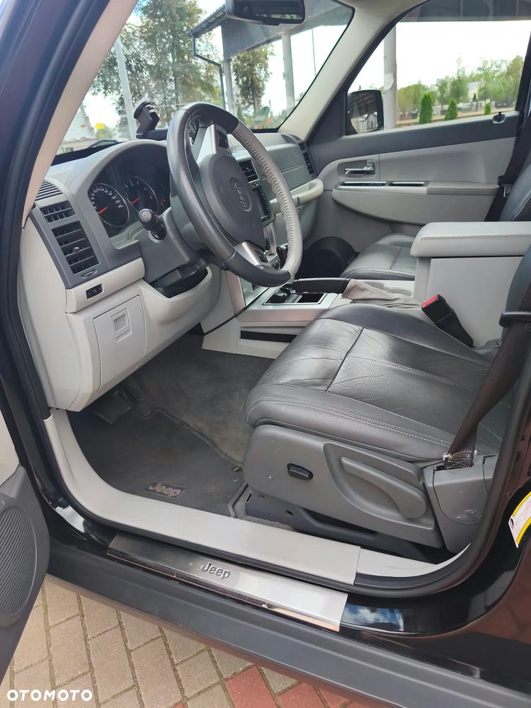 Jeep Cherokee - 14