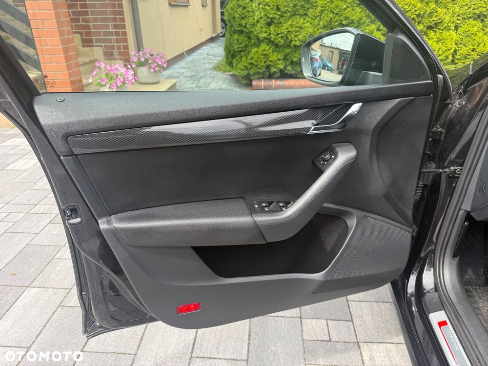 Skoda Octavia 2.0 TDI DSG RS - 33