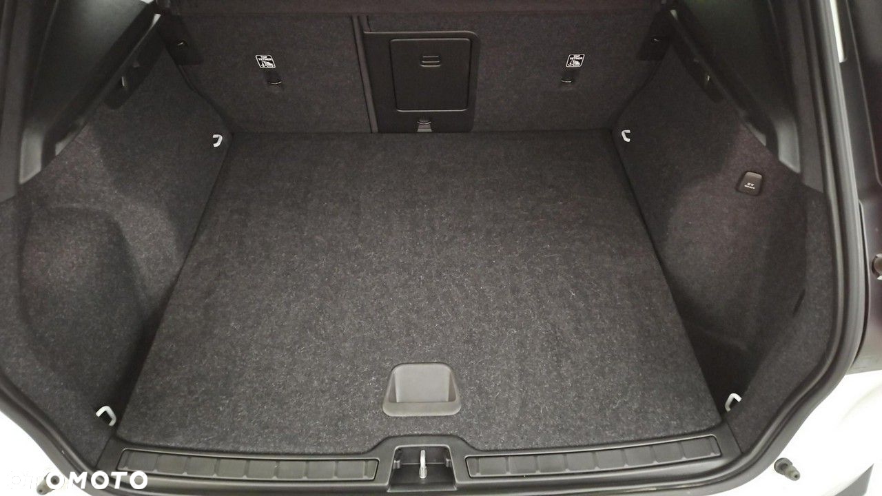Volvo XC 40 T3 Momentum Pro - 24