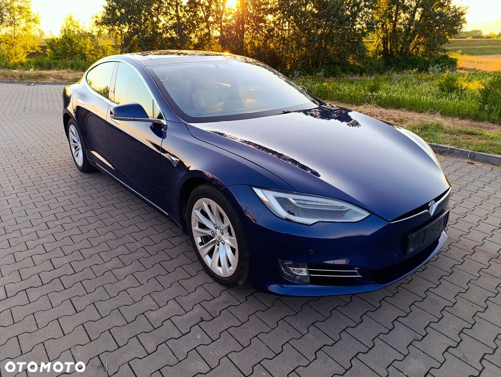 Tesla Model S - 20